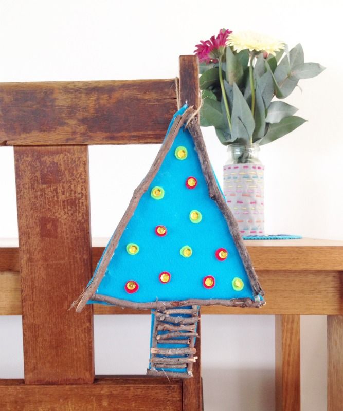 Decorate a Gingerbread House 