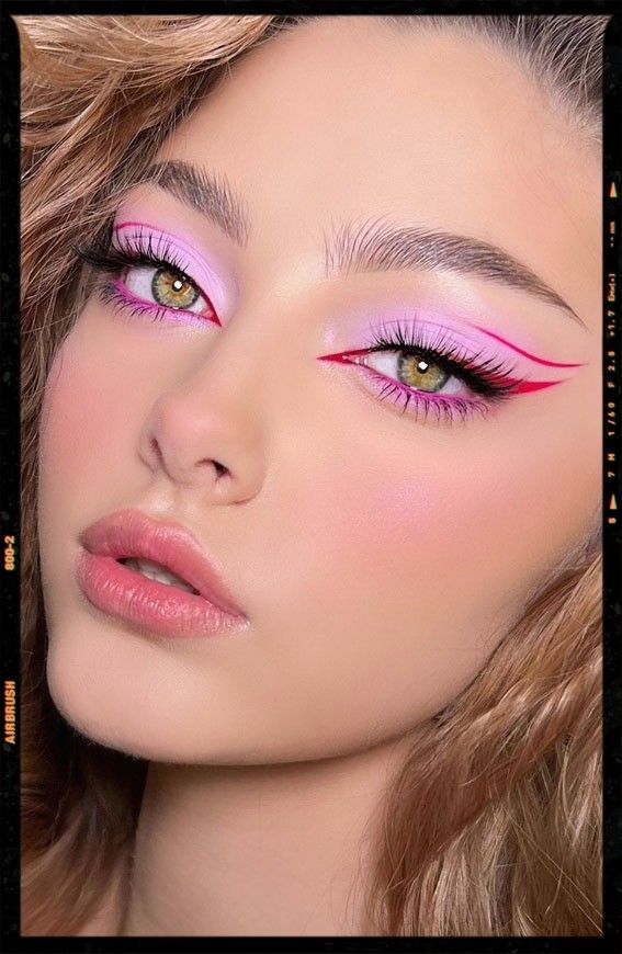 Pink Eyeshadow & Dark Pink Graphic Liner