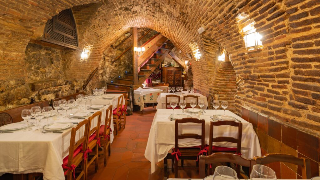 Hello Foodies! Be Ready To Explore 7 Oldest Restaurants In The World