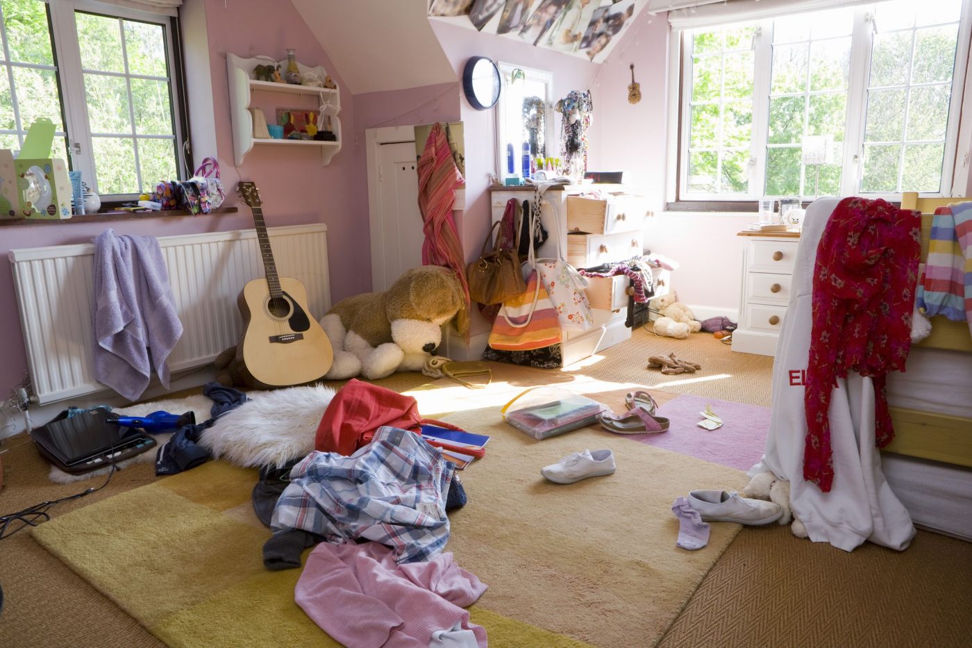 Signs Your Roommate is Messy 