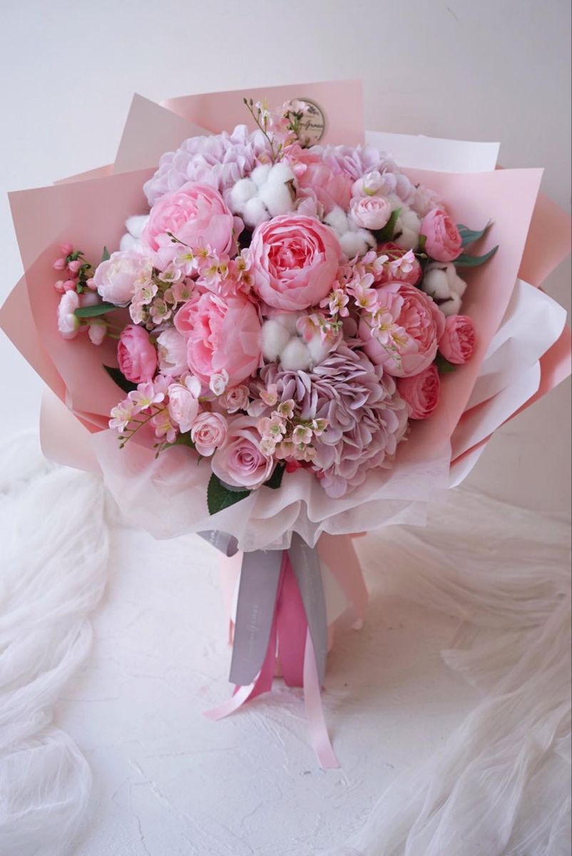 Classic Roses bridal bouquets