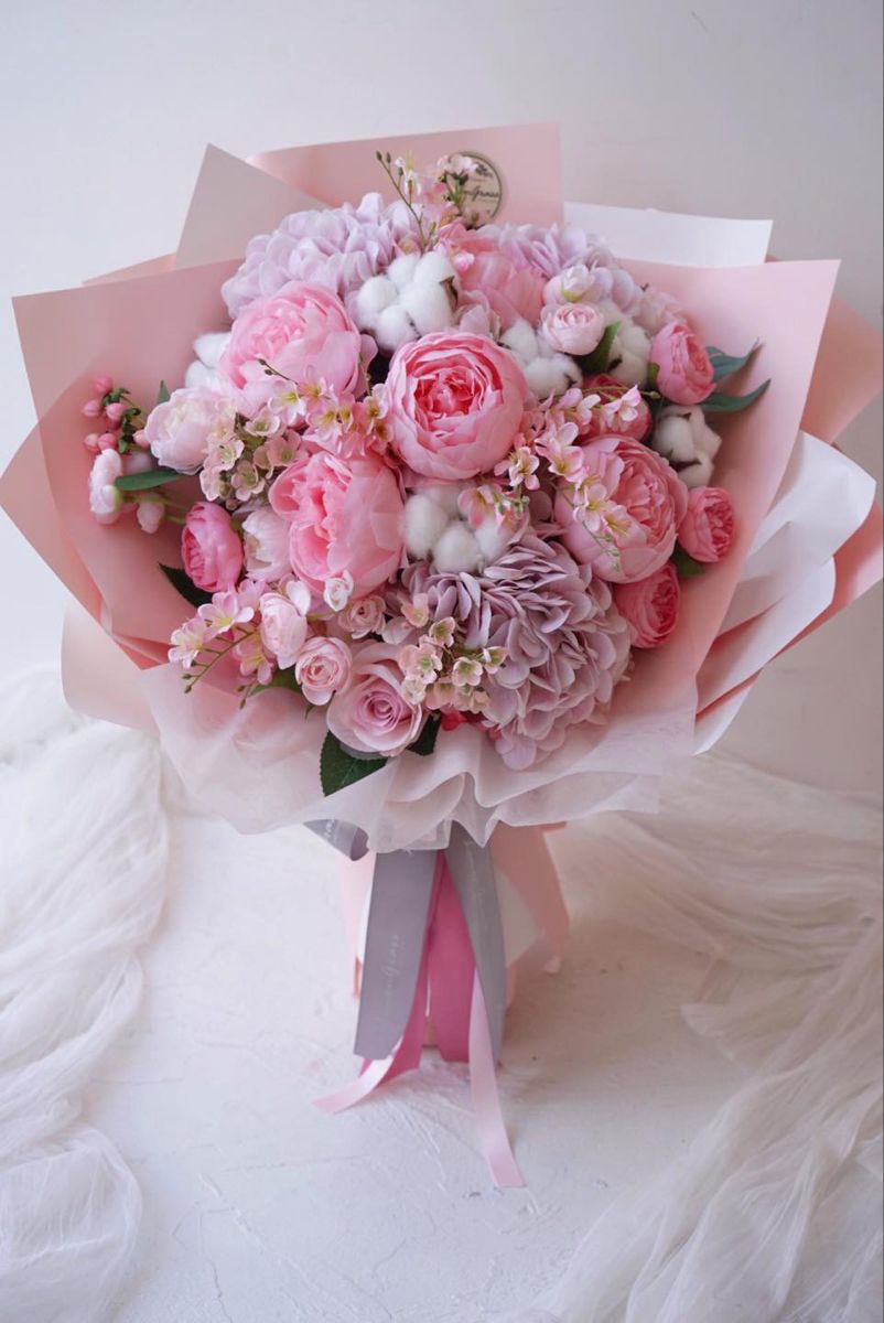 Classic Roses bridal bouquets