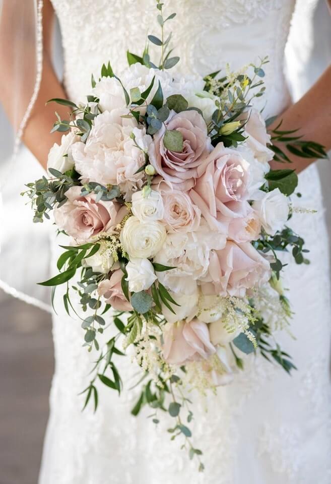 Classic Roses bridal bouquets