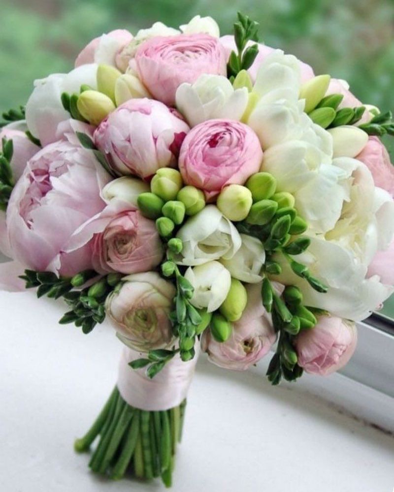 Summer bridal bouquets