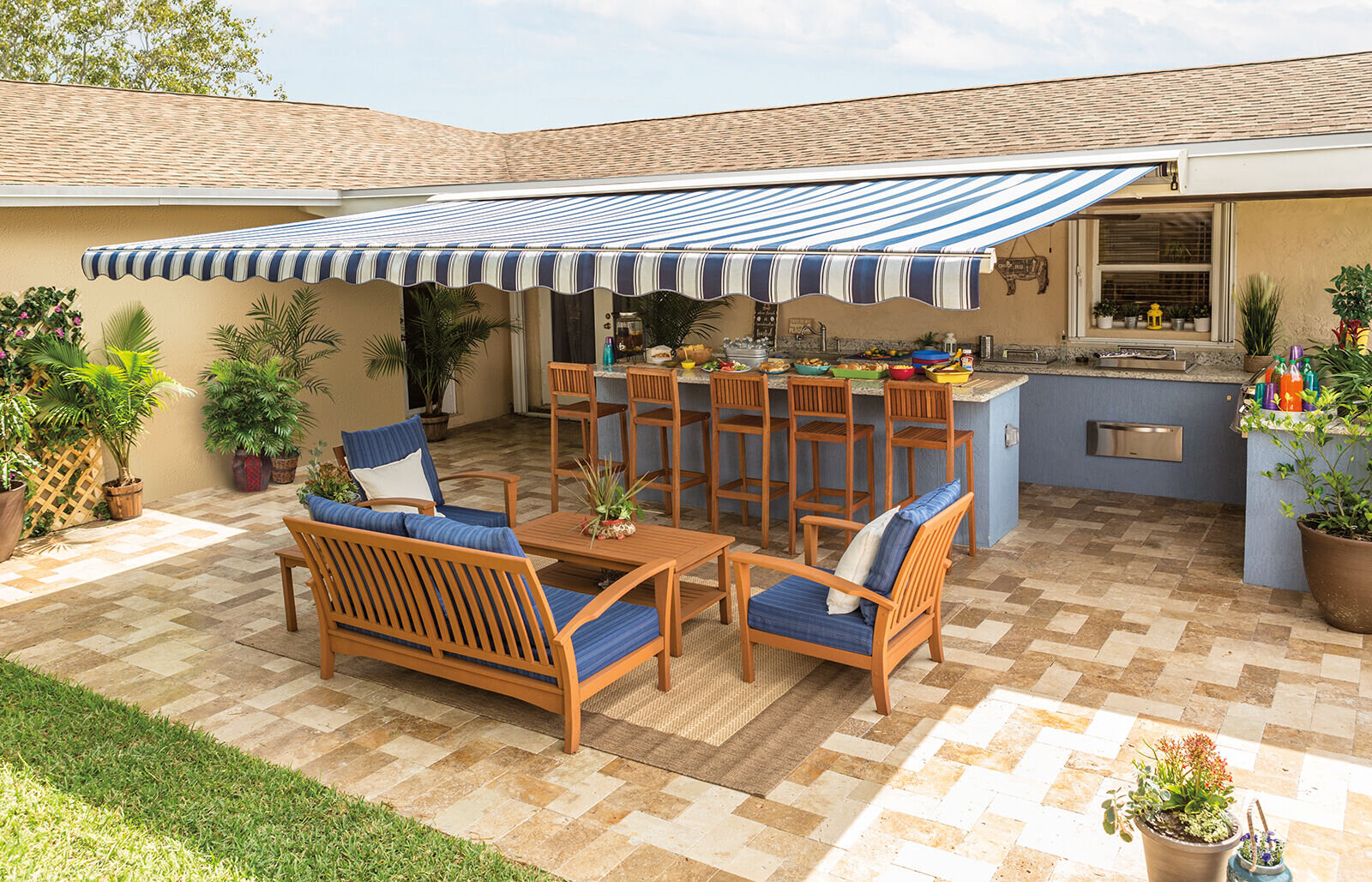 How Awnings Can Reduce Glare and Eye Strain 