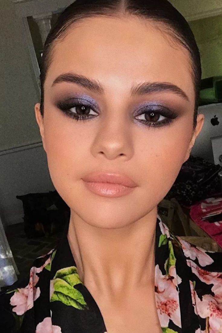 Selena Gomez Purple Thanksgiving Smokey Eyeshadow