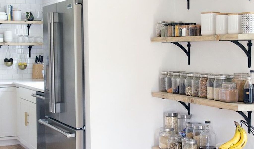 Avoid the Annoying Things About Open Shelving in Kitchen