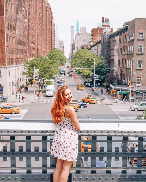 Women posing Back above The High Line Bridge