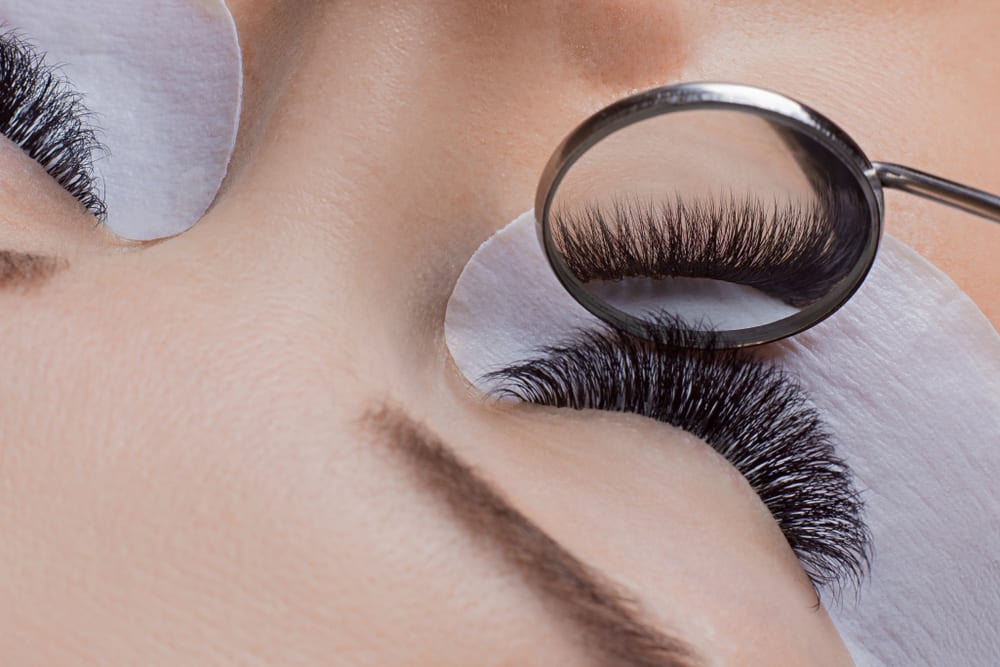 Eyelash Glue for Stunning Lash Extensions 
