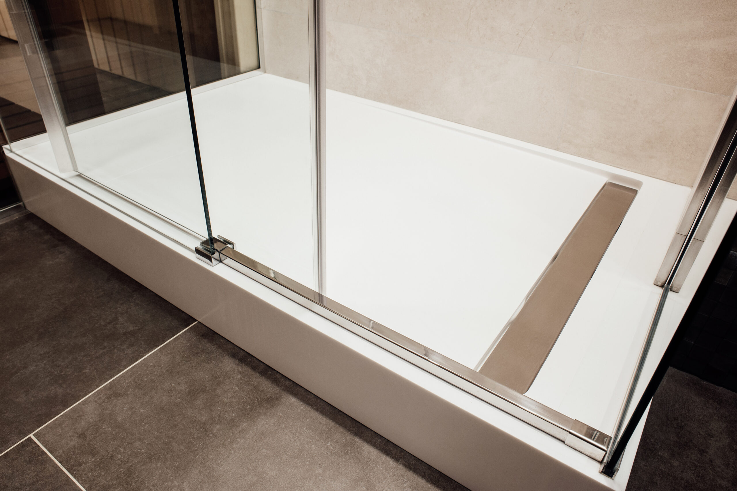 Linear shower trays