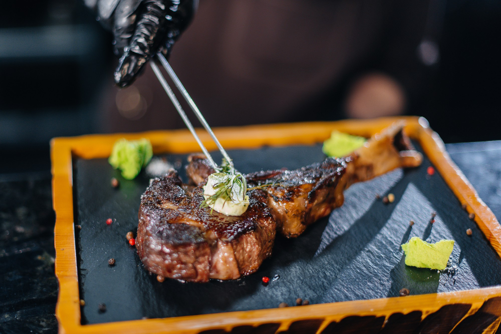 Clean Slices for Roasts, Poultry, and Brisket