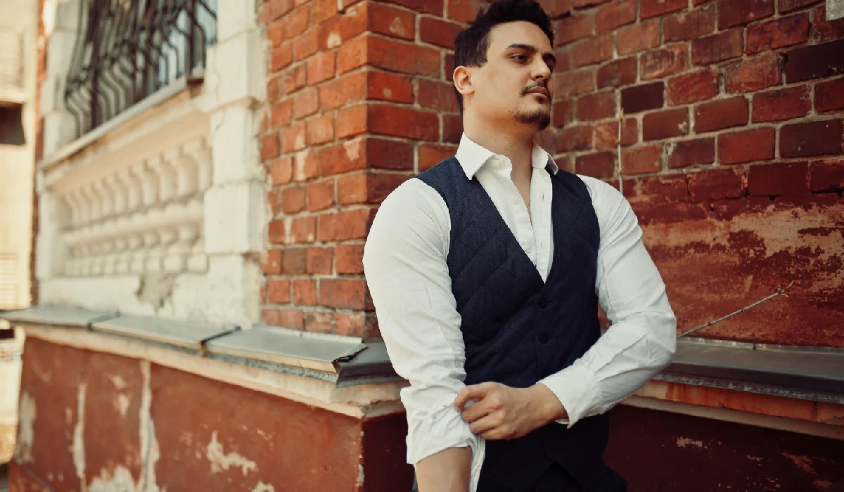 Men's Vest with Sleeves_ The Perfect Blend of Comfort and Coverage