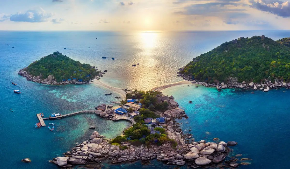 Thailand holiday with Phuket beaches and Bangkok cultural attractions
