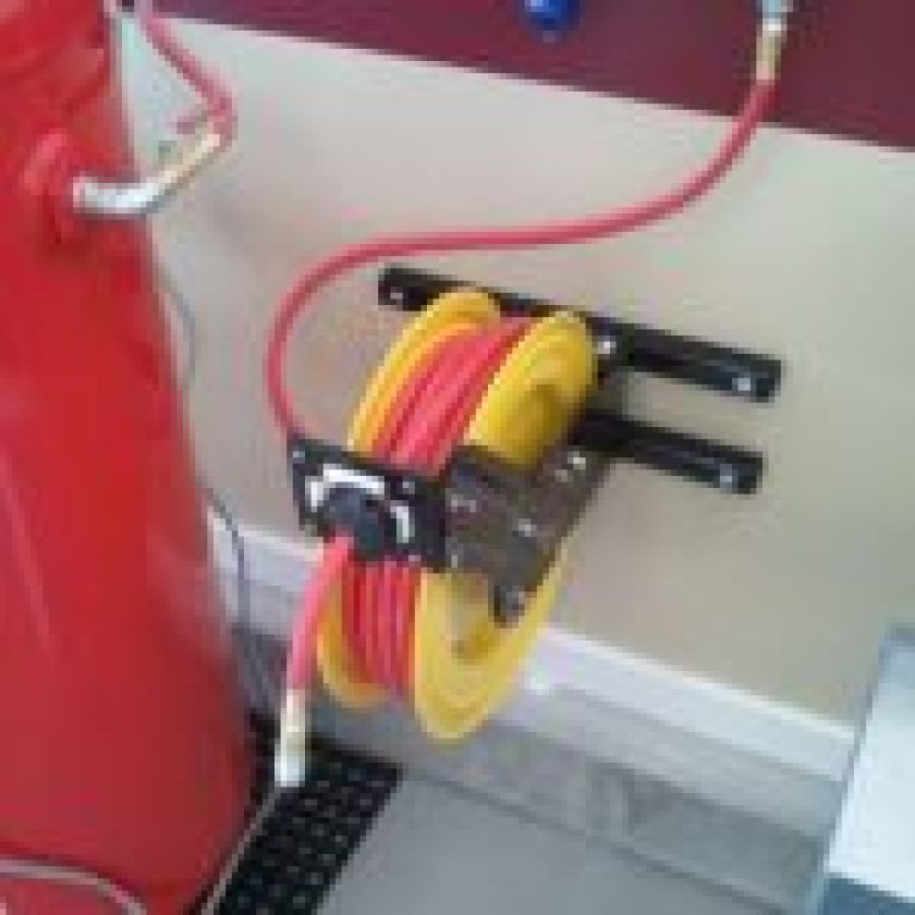 Use Retractable Air Hose Reels in Your Workshop