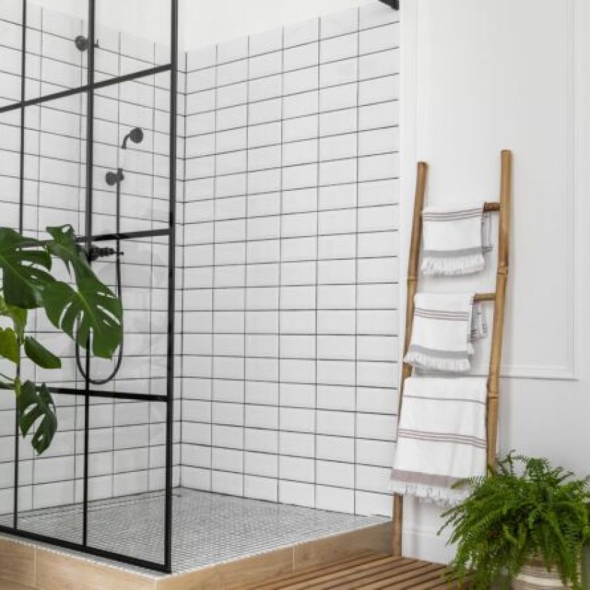 Linear shower trays