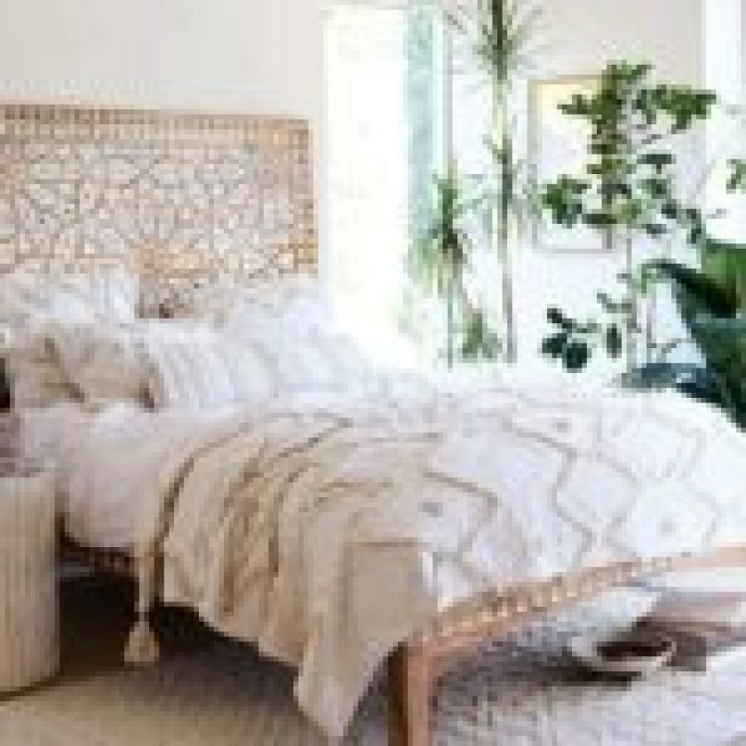 decorate bedroom with plants