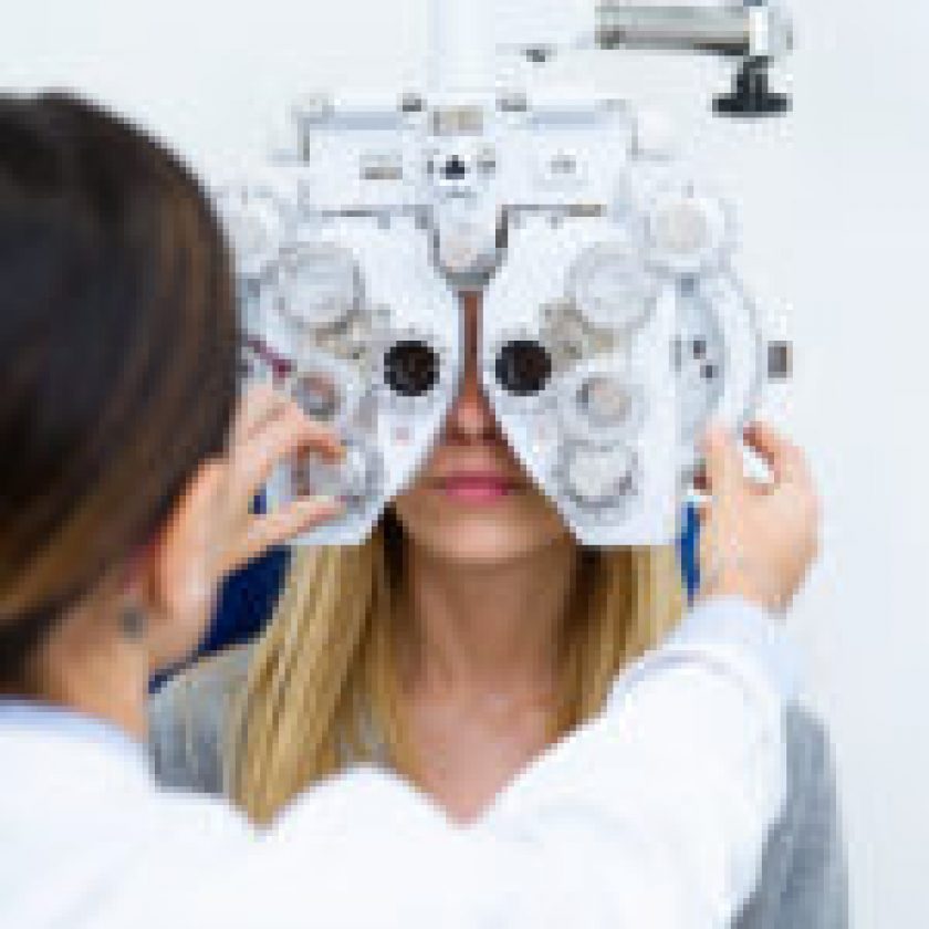 eye_test_in_ophthalmology_clinic