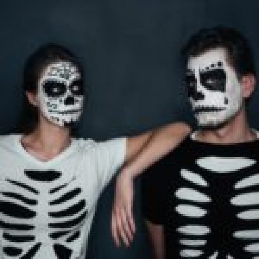 Halloween couple costumes